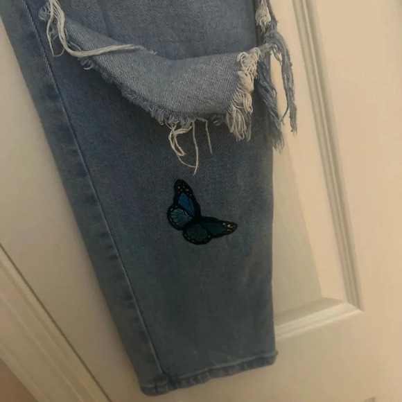 Vibrant M.U.I. Ripped Butterfly Embroidered Patchwork Jeans.‎ Size 5 (W26). - Picture 5 of 7